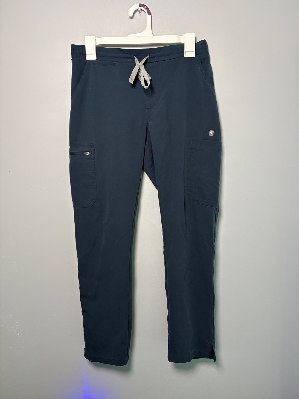 Figs Women's Straight Leg Scrub Pants - Navy with Gray Drawstring